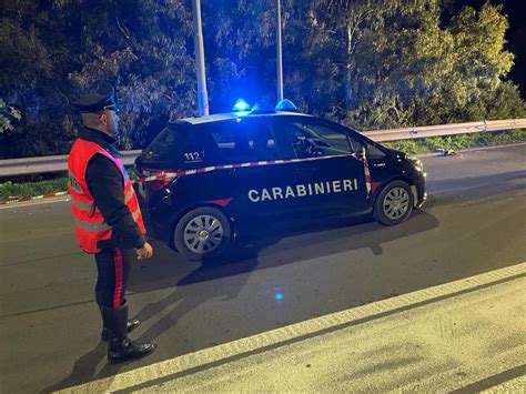 ragazzo trovato morto in un'auto